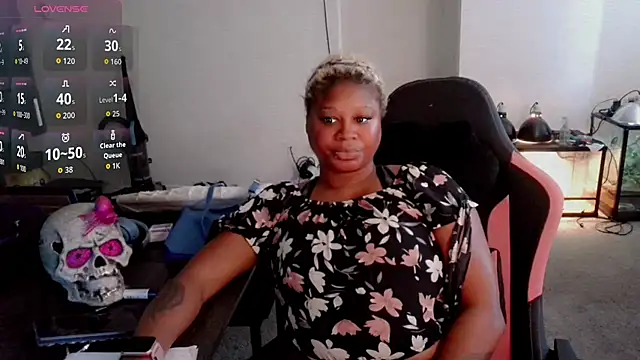 Snapshot of lexilove8 chatting on 10.08.25 lexilove8 online show from 10.08.25