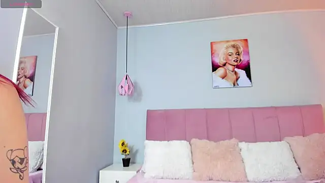 Snapshot of ScarletGV chatting on 01.15.25 ScarletGV online show from 01.15.25