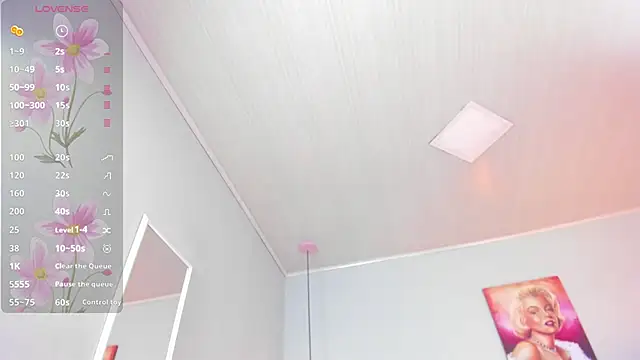 Snapshot of ScarletGV chatting on 02.04.25 ScarletGV online show from 02.04.25