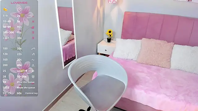 Snapshot of ScarletGV chatting on 02.07.25 ScarletGV online show from 02.07.25