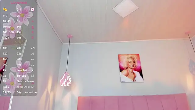 Snapshot of ScarletGV chatting on 02.08.25 ScarletGV online show from 02.08.25