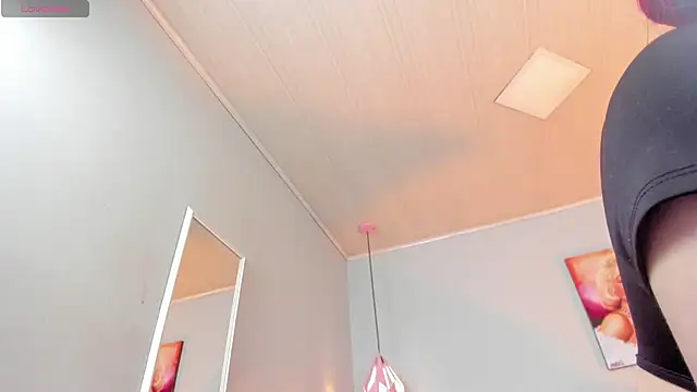 Snapshot of ScarletGV chatting on 02.13.25 ScarletGV online show from 02.13.25