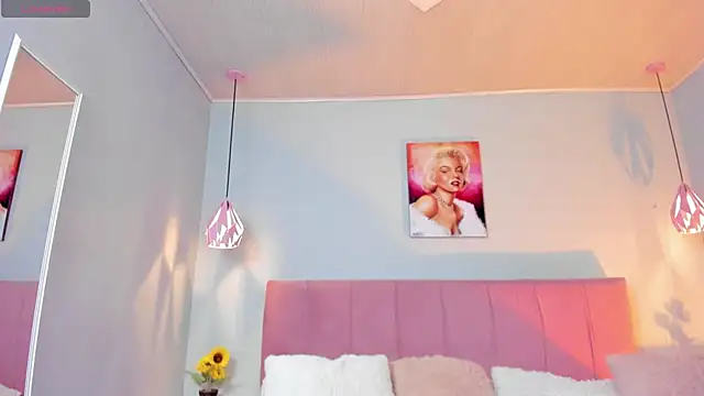 Snapshot of ScarletGV chatting on 02.14.25 ScarletGV online show from 02.14.25