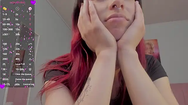 Snapshot of ScarletGV chatting on 03.08.25 ScarletGV online show from 03.08.25