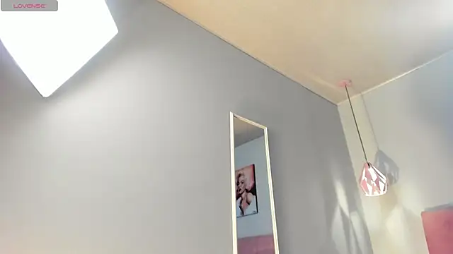 Snapshot of ScarletGV chatting on 03.12.25 ScarletGV online show from 03.12.25