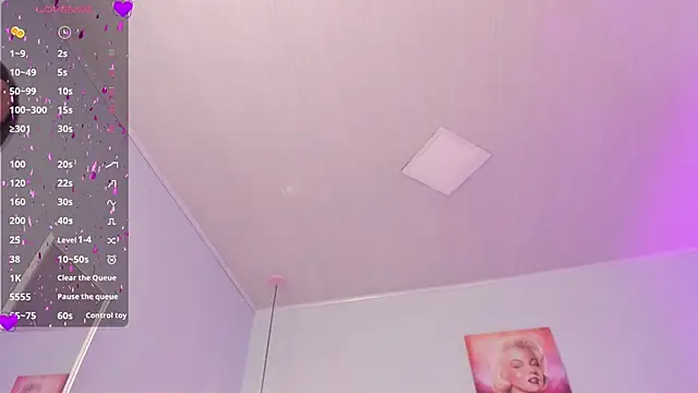 Snapshot of ScarletGV chatting on 03.19.25 ScarletGV online show from 03.19.25