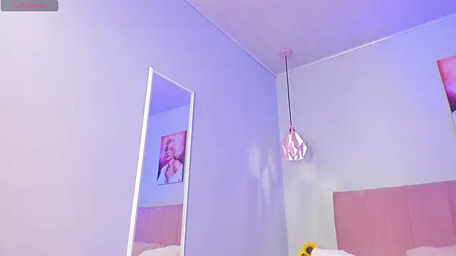 Snapshot of ScarletGV chatting on 09.09.25 ScarletGV online show from 09.09.25