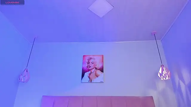 Snapshot of ScarletGV chatting on 09.10.25 ScarletGV online show from 09.10.25