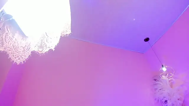 Snapshot of ScarletGV chatting on 09.10.25 ScarletGV online show from 09.10.25