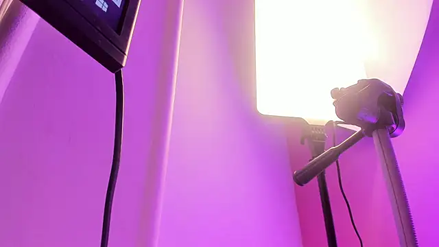 Snapshot of ScarletGV chatting on 10.23.25 ScarletGV online show from 10.23.25