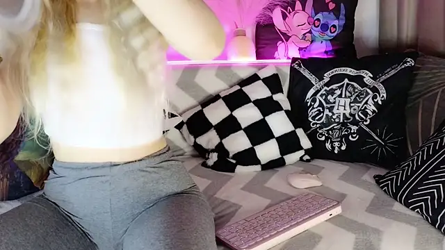 nicollewetpussy online show from 02.26.25