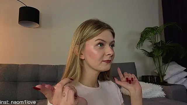 Naomi Girly online show from 10.20.25