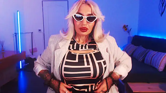 Snapshot of beauty_chl0e chatting on 12.07.24 beauty chl0e online show from 12.07.24