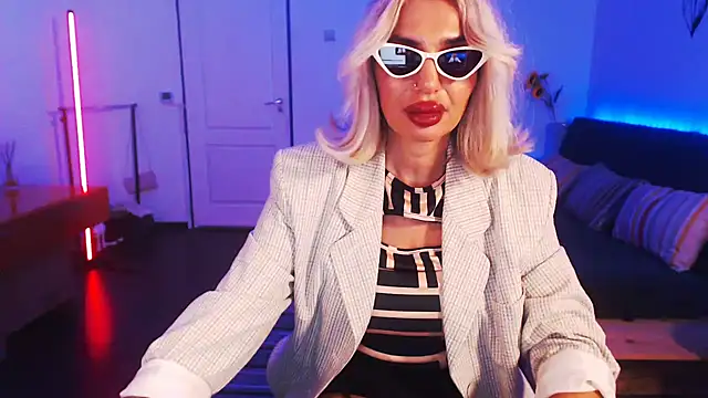 Snapshot of beauty_chl0e chatting on 12.08.24 beauty chl0e online show from 12.08.24