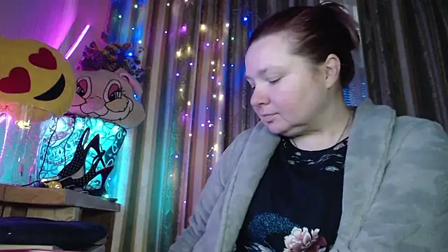 Snapshot of amorelara chatting on 05.18.26 amorelara online show from 05.18.26