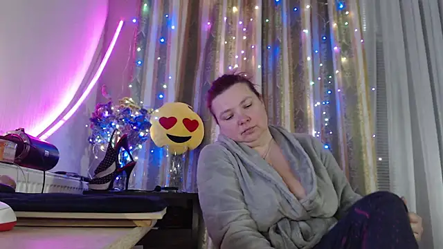Snapshot of amorelara chatting on 05.26.26 amorelara online show from 05.26.26