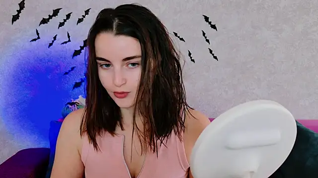 Miss Arwen online show from 10.27.25