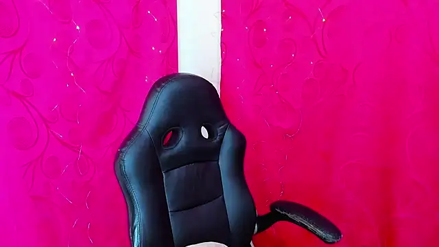 Snapshot of goldenbubble__ chatting on 01.13.26 goldenbubble online show from 01.13.26