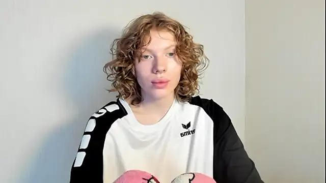 StellaDavis online show from 11.04.25