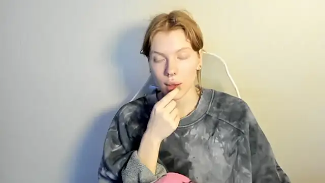 StellaDavis online show from 12.18.25