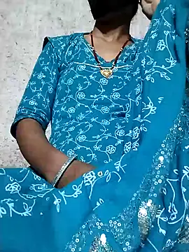 Snapshot of Anushka_Ji chatting on 09.10.25 Anushka Ji online show from 09.10.25