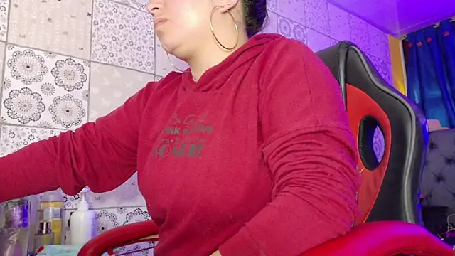 Snapshot of Lina23_ chatting on 10.15.25 Lina23  online show from 10.15.25