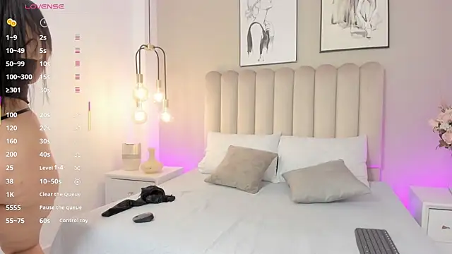 Snapshot of LindaRey_ chatting on 02.20.25 LindaRey  online show from 02.20.25