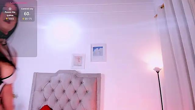 Snapshot of LindaRey_ chatting on 09.23.25 LindaRey  online show from 09.23.25