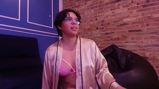 Emmapark  online show from 11.15.25