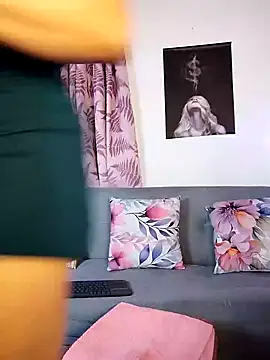 Charlotte Bayron online show from 02.05.25