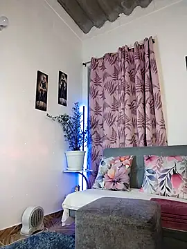 Charlotte Bayron online show from 03.10.25