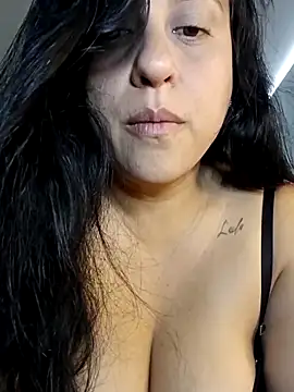 whitegirl0122 online show from 03.18.25