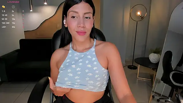 Snapshot of CharlotteCox_ chatting on 01.10.25 CharlotteCox online show from 01.10.25
