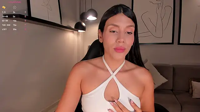 Snapshot of CharlotteCox_ chatting on 01.21.25 CharlotteCox online show from 01.21.25