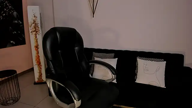 Snapshot of CharlotteCox_ chatting on 01.30.25 CharlotteCox online show from 01.30.25