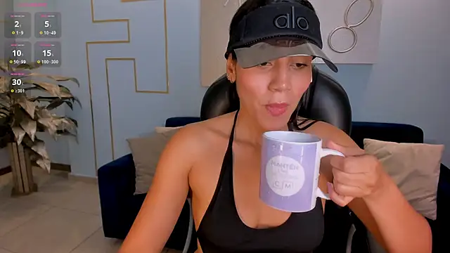 Snapshot of CharlotteCox_ chatting on 02.10.25 CharlotteCox online show from 02.10.25