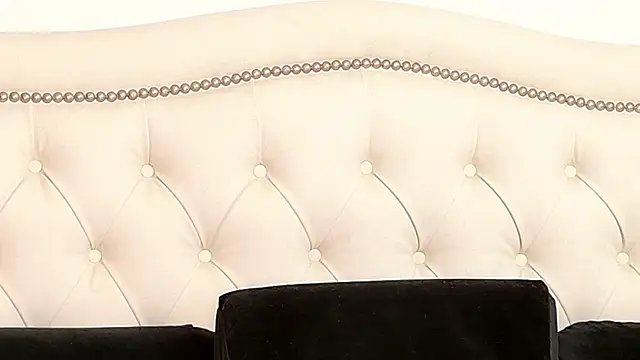 ShainaJoness online show from 12.14.24