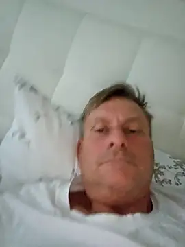 Snapshot of johnnym1 chatting on 11.25.25 johnnym1 online show from 11.25.25