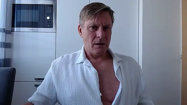 Snapshot of johnnym1 chatting on 01.19.26 johnnym1 online show from 01.19.26