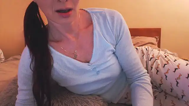 Snapshot of LovelyAndraGirl chatting on 02.14.26 LovelyAndraGirl online show from 02.14.26