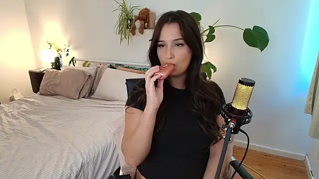 Snapshot of Lenas_Room chatting on 03.23.26 Lenas Room online show from 03.23.26