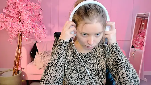 MayaSinabon online show from 01.08.25