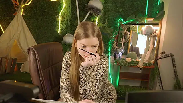 MayaSinabon online show from 03.18.25