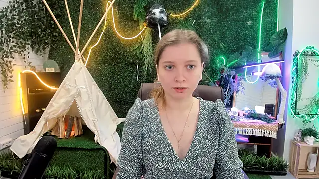 MayaSinabon online show from 10.11.25