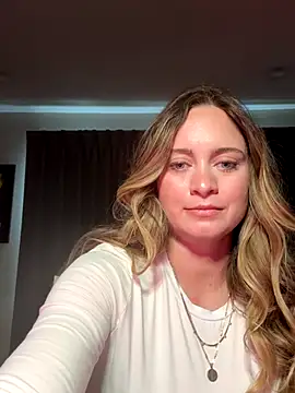 Snapshot of Sophie_Raegan chatting on 12.22.25 Sophie Raegan online show from 12.22.25