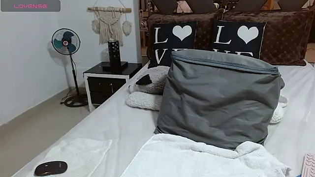 lindaesmeralda online show from 02.21.25