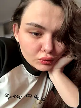 Snapshot of NikaMur chatting on 10.27.25 NikaMur online show from 10.27.25