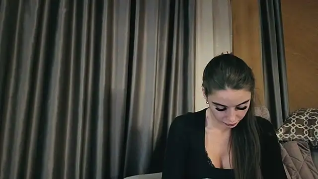 Snapshot of your_bunnygirl chatting on 11.10.25 your bunnygirl online show from 11.10.25