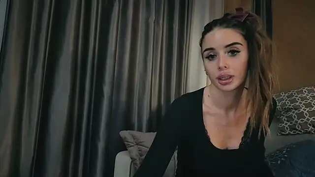 Snapshot of your_bunnygirl chatting on 11.15.25 your bunnygirl online show from 11.15.25