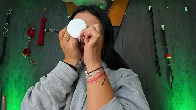 Snapshot of CharlotteScotte chatting on 12.30.24 CharlotteScotte online show from 12.30.24